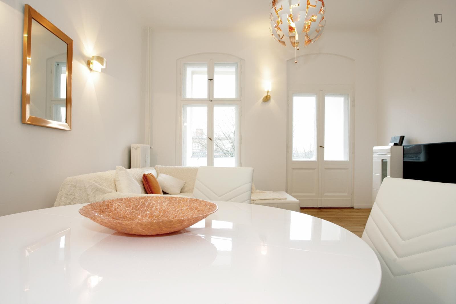 Modern 2-bedroom flat close to S Halensee train station photo 1