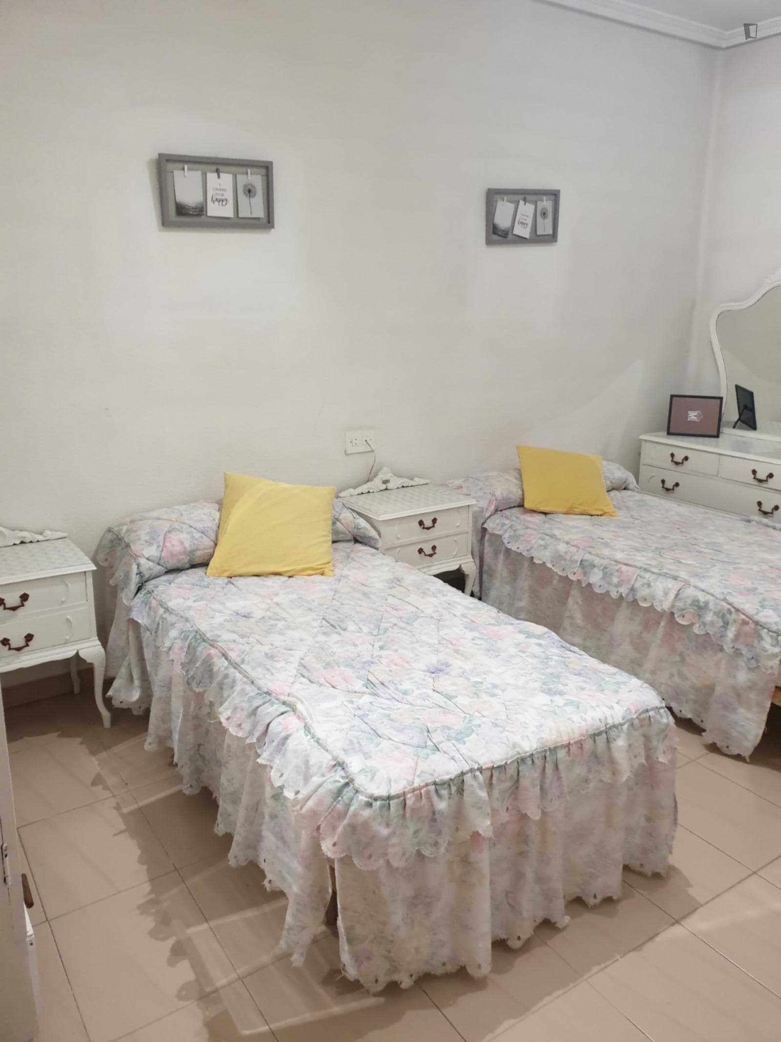 Twin bedroom in a 4-bedroom apartment near Campus Universitario de Ponferrada photo 1