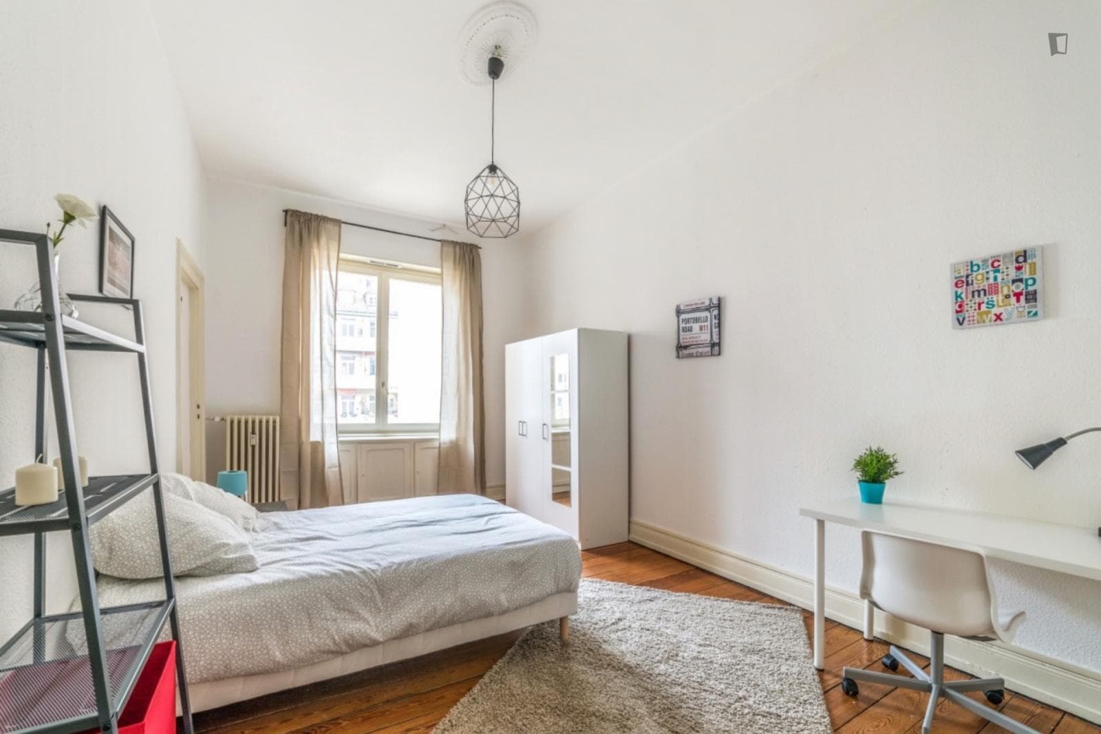 Large bright room - 19m² - ST33 photo 1