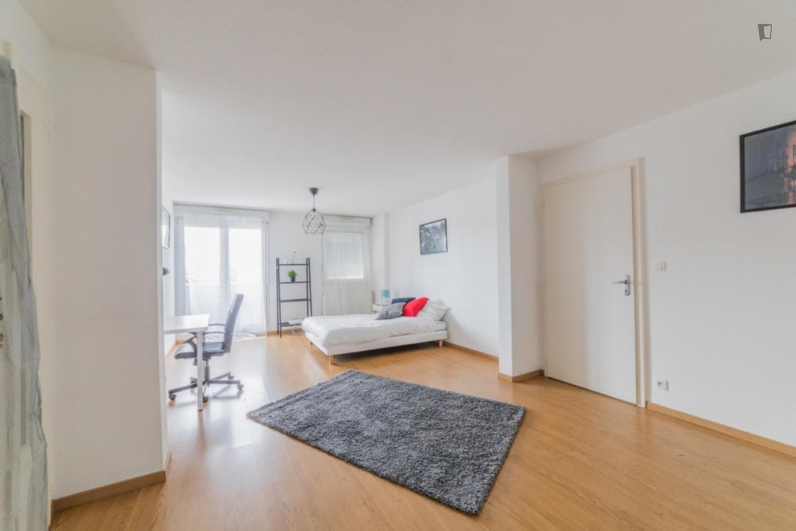 Spacious bright room - 20m² - ST57 photo 1