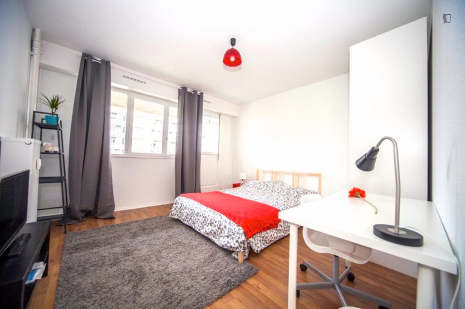 Spacious and luminous room - 15m² - ST14 photo 1
