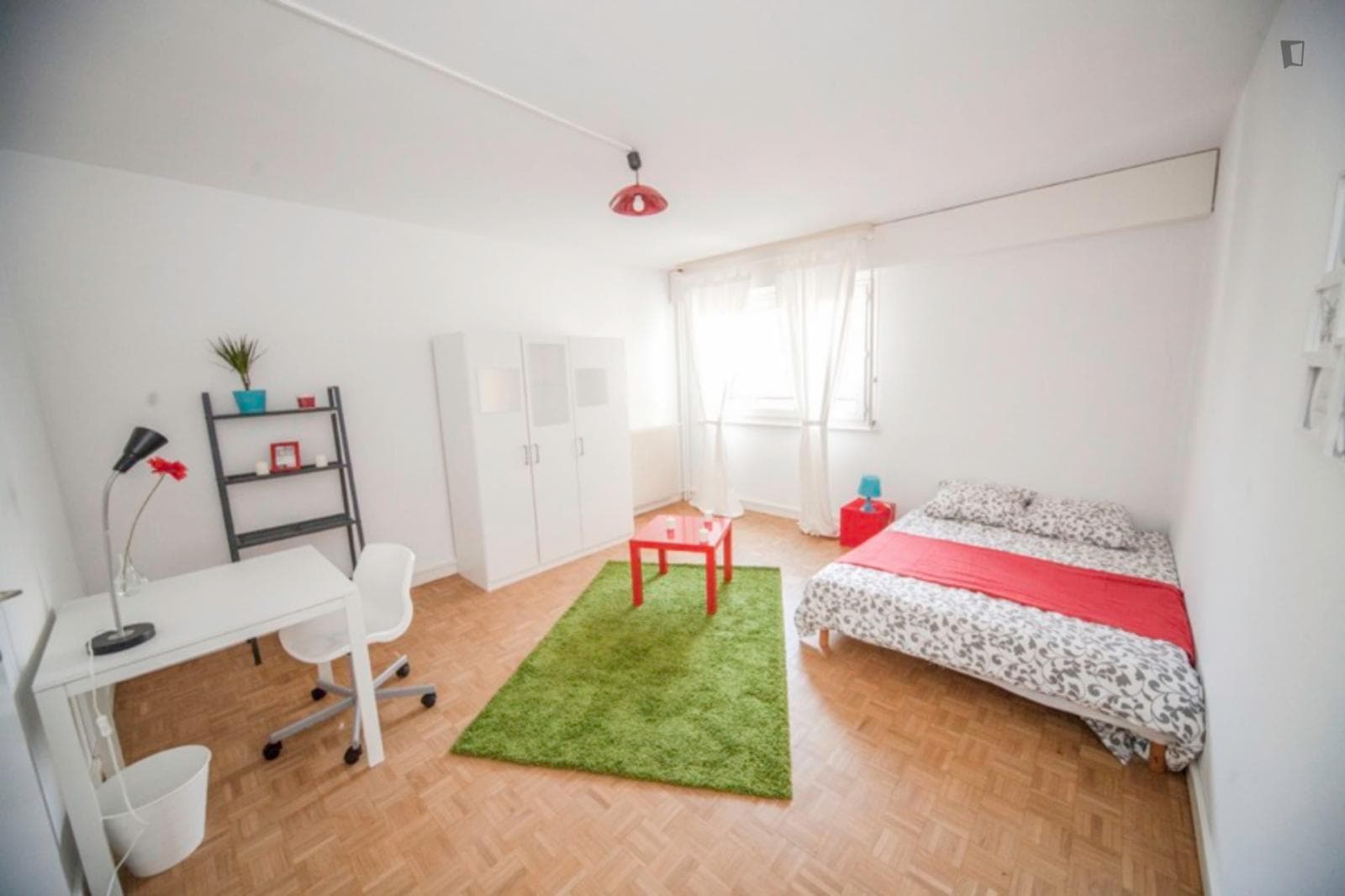 Spacious and luminous room - 20m² - ST10 photo 1