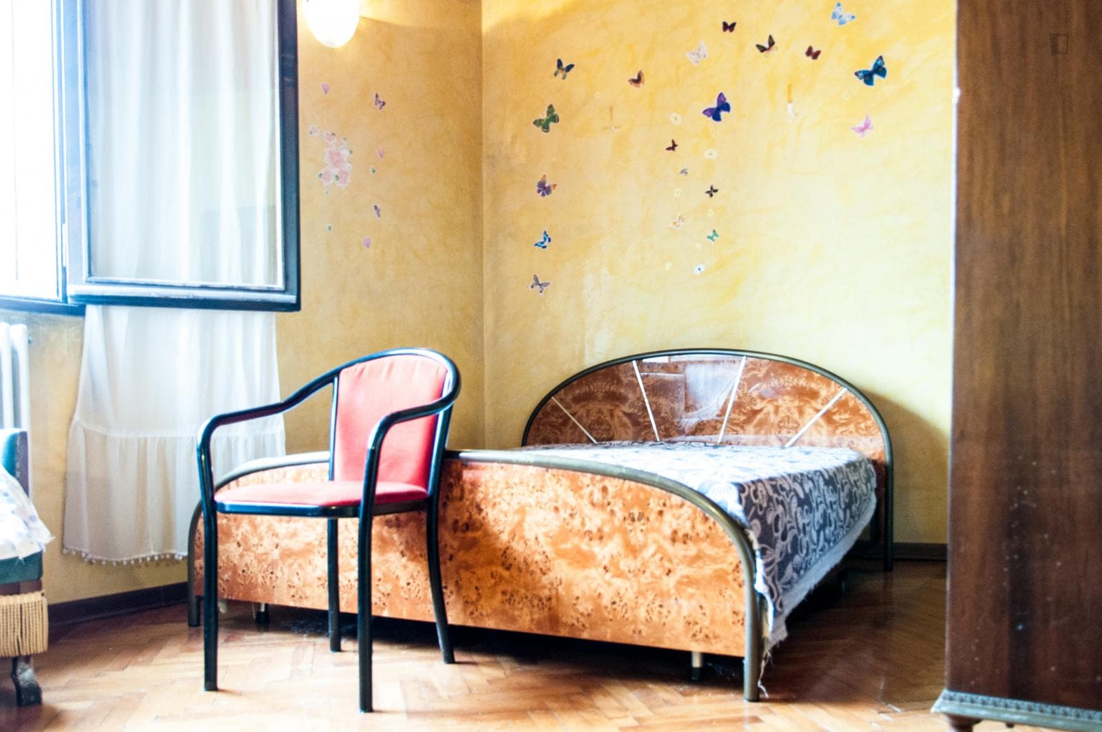 Inviting double bedroom in a 3-bedroom apartment, close to Padova train station photo 1