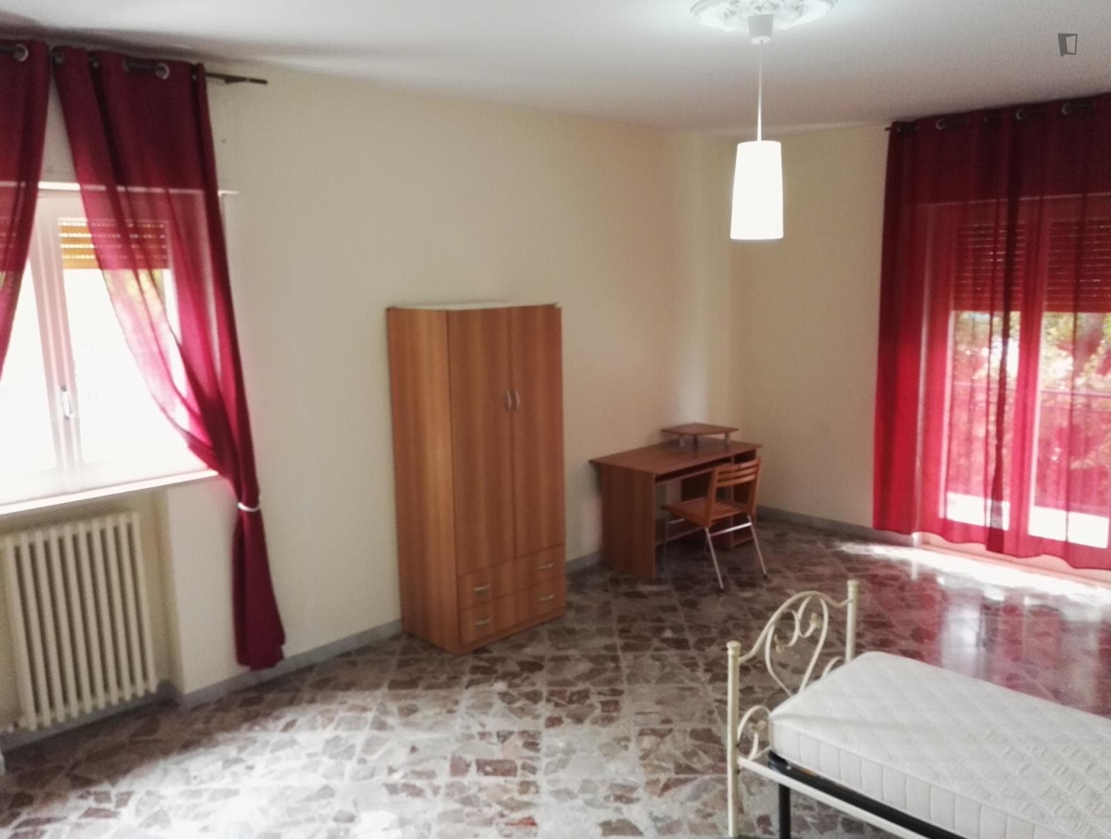 Sunny single bedroom in Carbonara di Bari photo 1