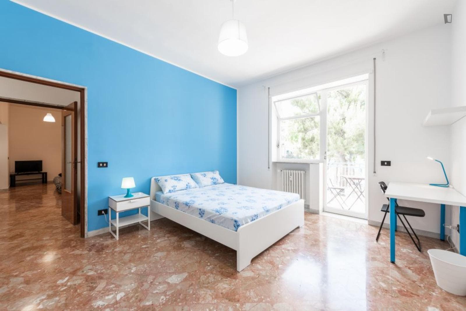 Large double bedroom near the Quintino Sella train station photo 1