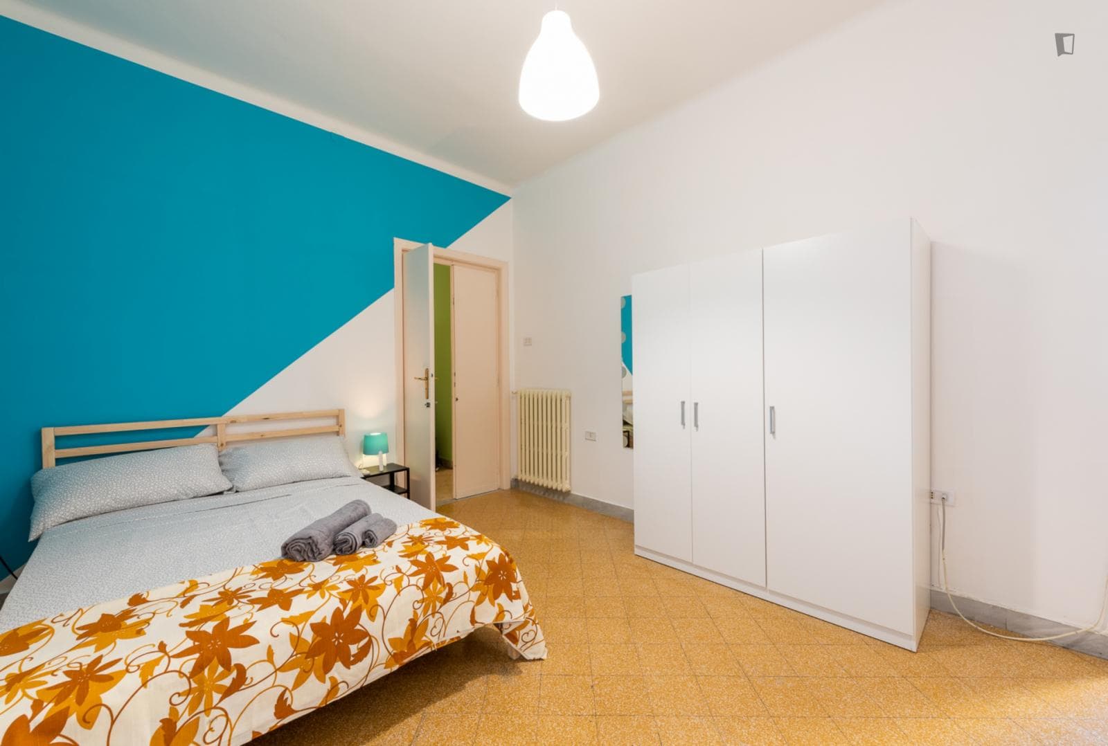Stylish double bedroom in a 4-bedroom apartment near Bari Sud Est train station photo 1