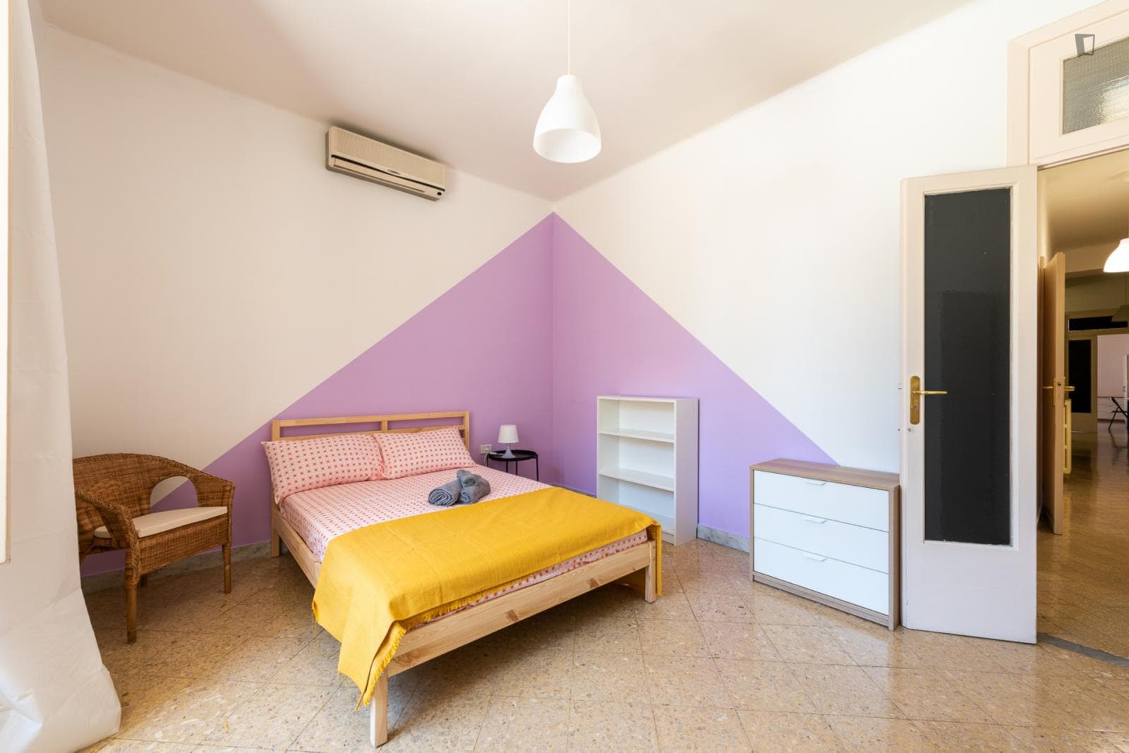 Homely double bedroom in a 4-bedroom apartment near Bari Sud Est train station photo 1