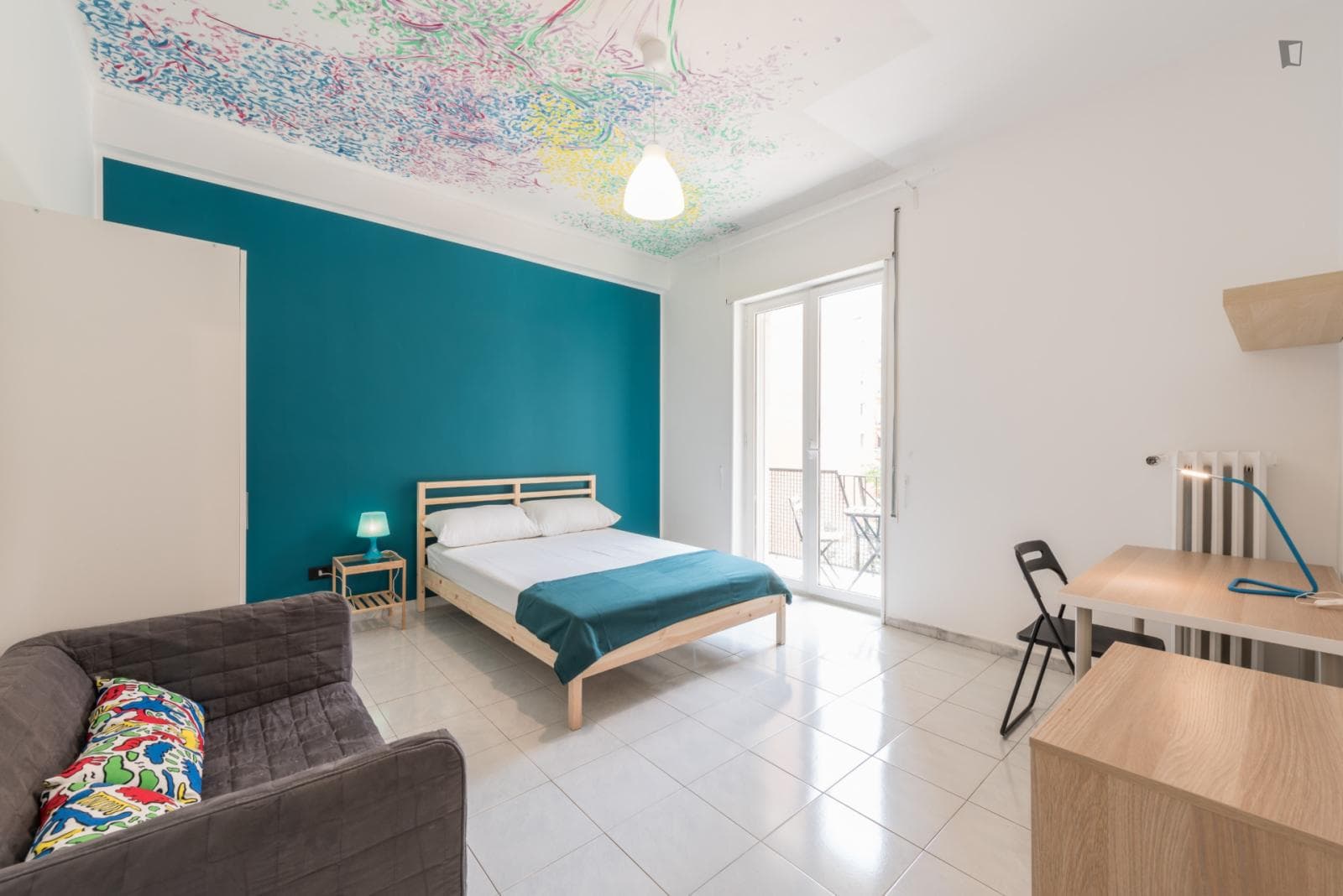 Nice double bedroom in a 4-bedroom apartment near Bari Centrale transport station photo 1
