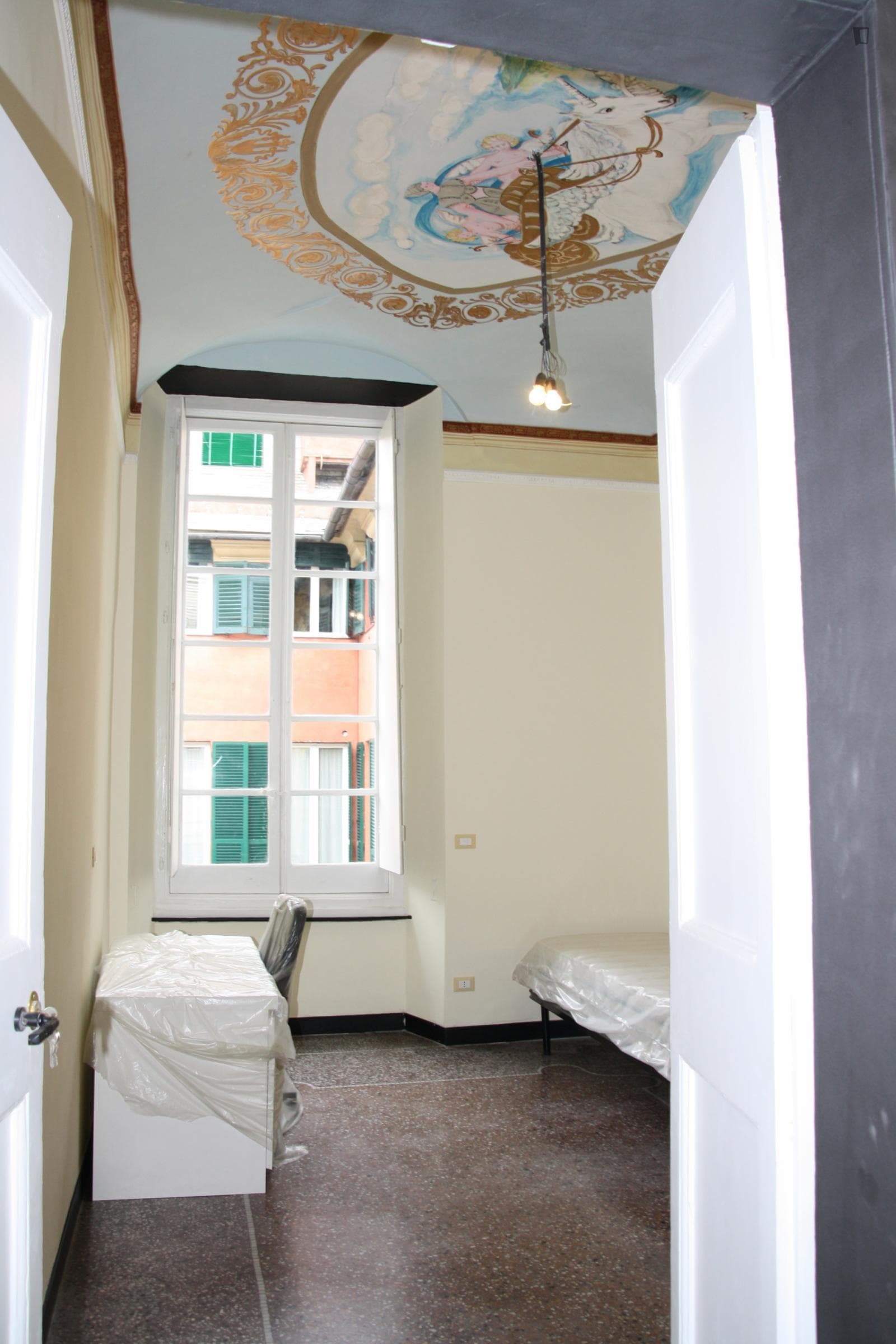 Single bedroom in a 5-bedroom apartment near Darsena metro station photo 1