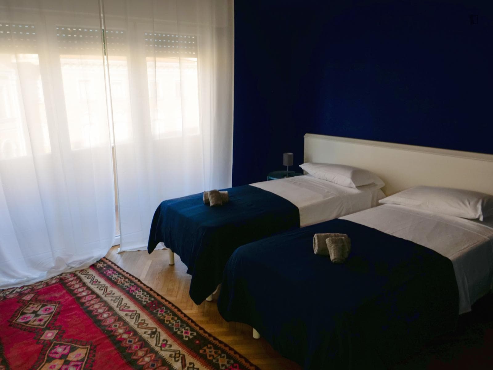 2 Single bedroom available in a 5-bedroom apartment in Venice Mestre photo 1