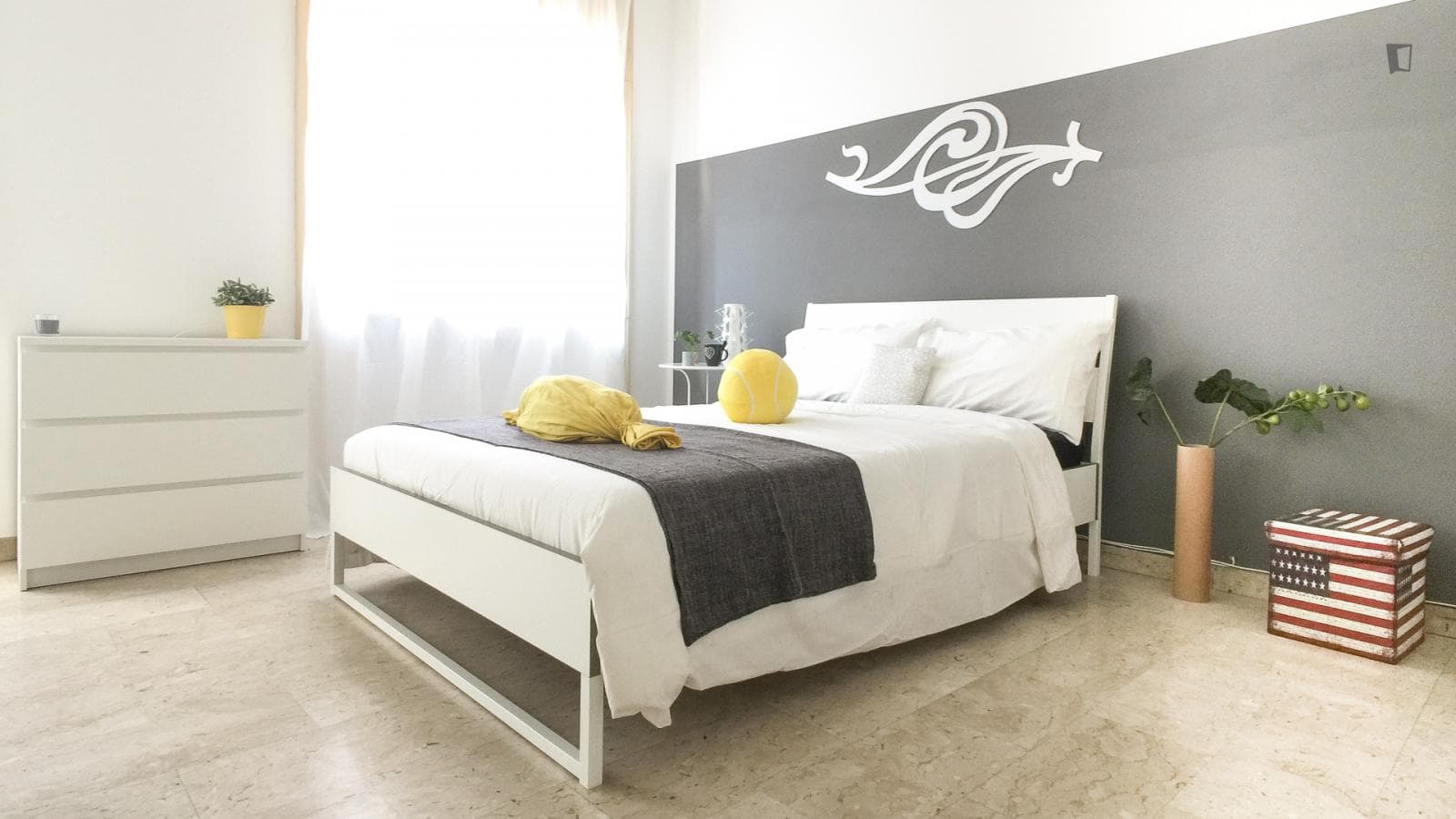 Alluring double bedroom in Sempione-Fiera neighbourhood photo 1
