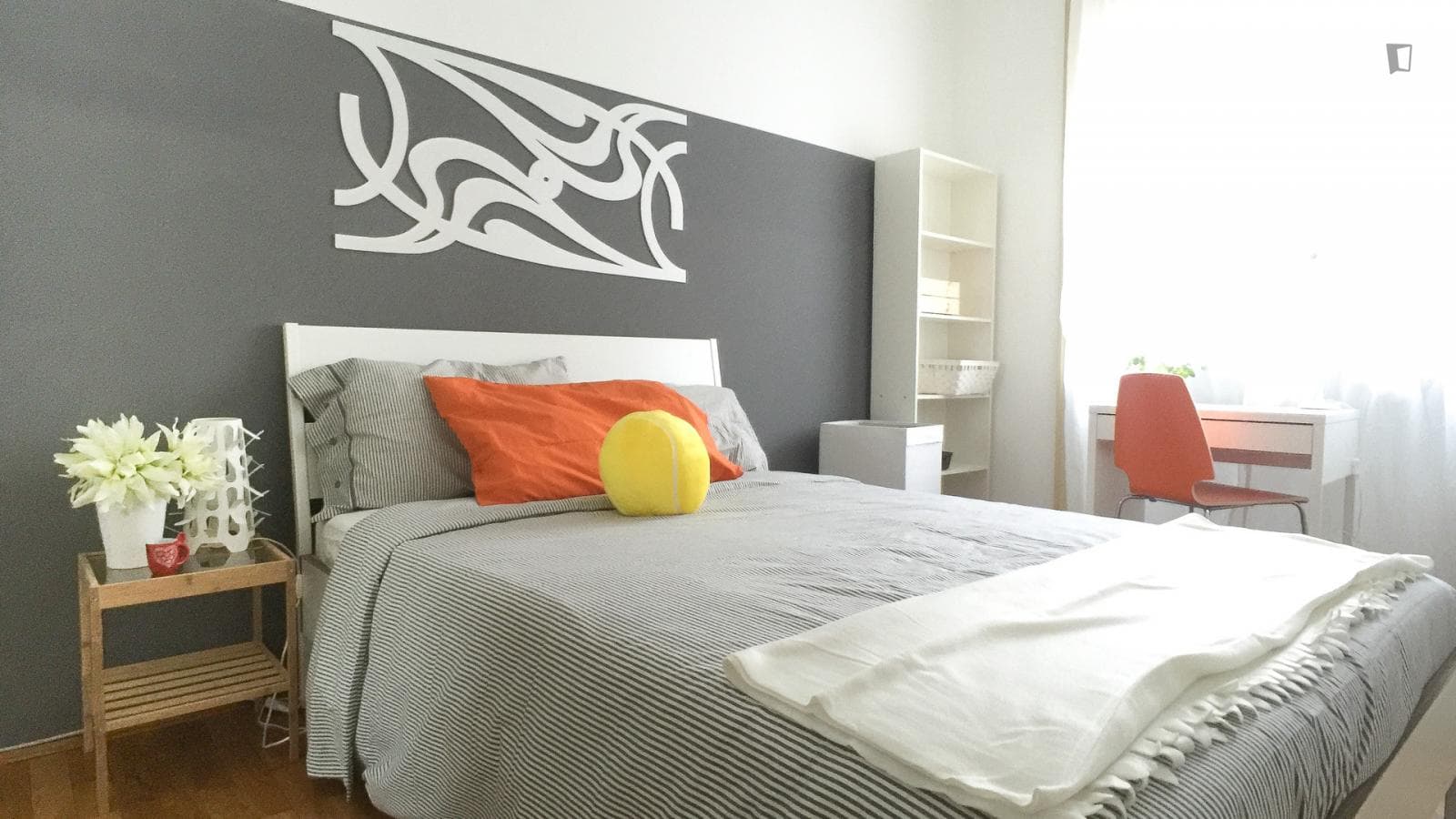 Cool double bedroom close to De Angeli metro station photo 1