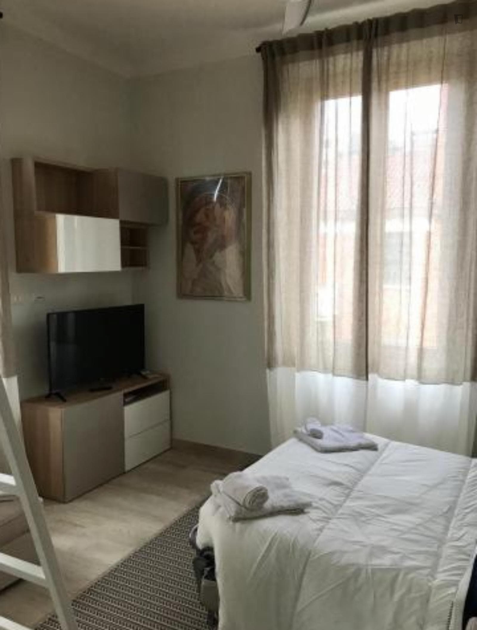 Warm 1-bedroom flat photo 1