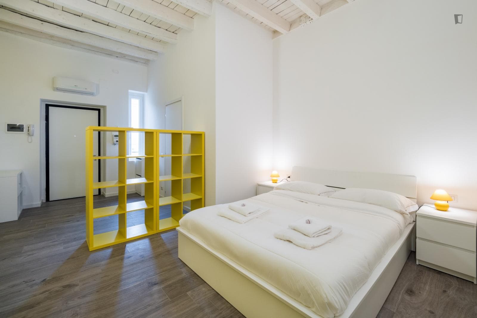 Modern apartment close to Centrale train station photo 1