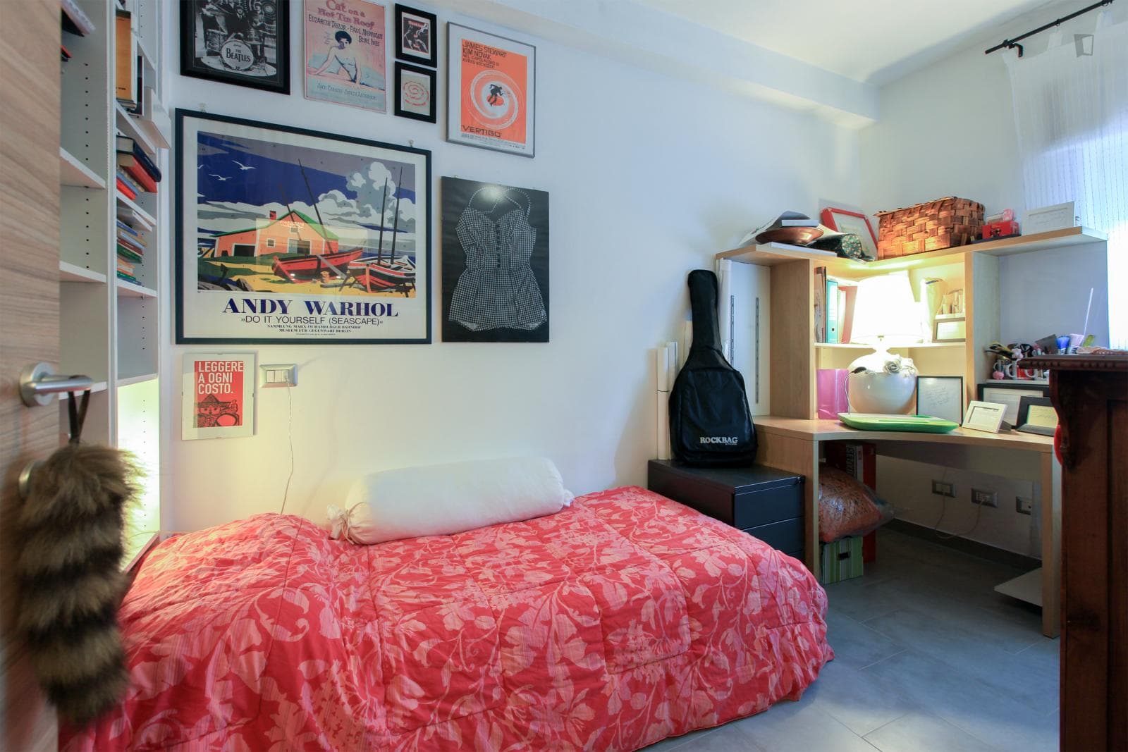 Comfortable single bedroom in 2-bedroom Apartment near Milan with Wi-Fi and Outdoor Area photo 1