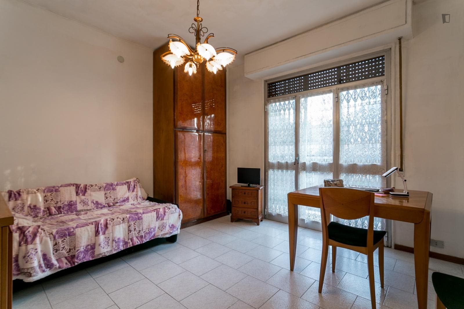 Spacious single bedroom in Comasina photo 1