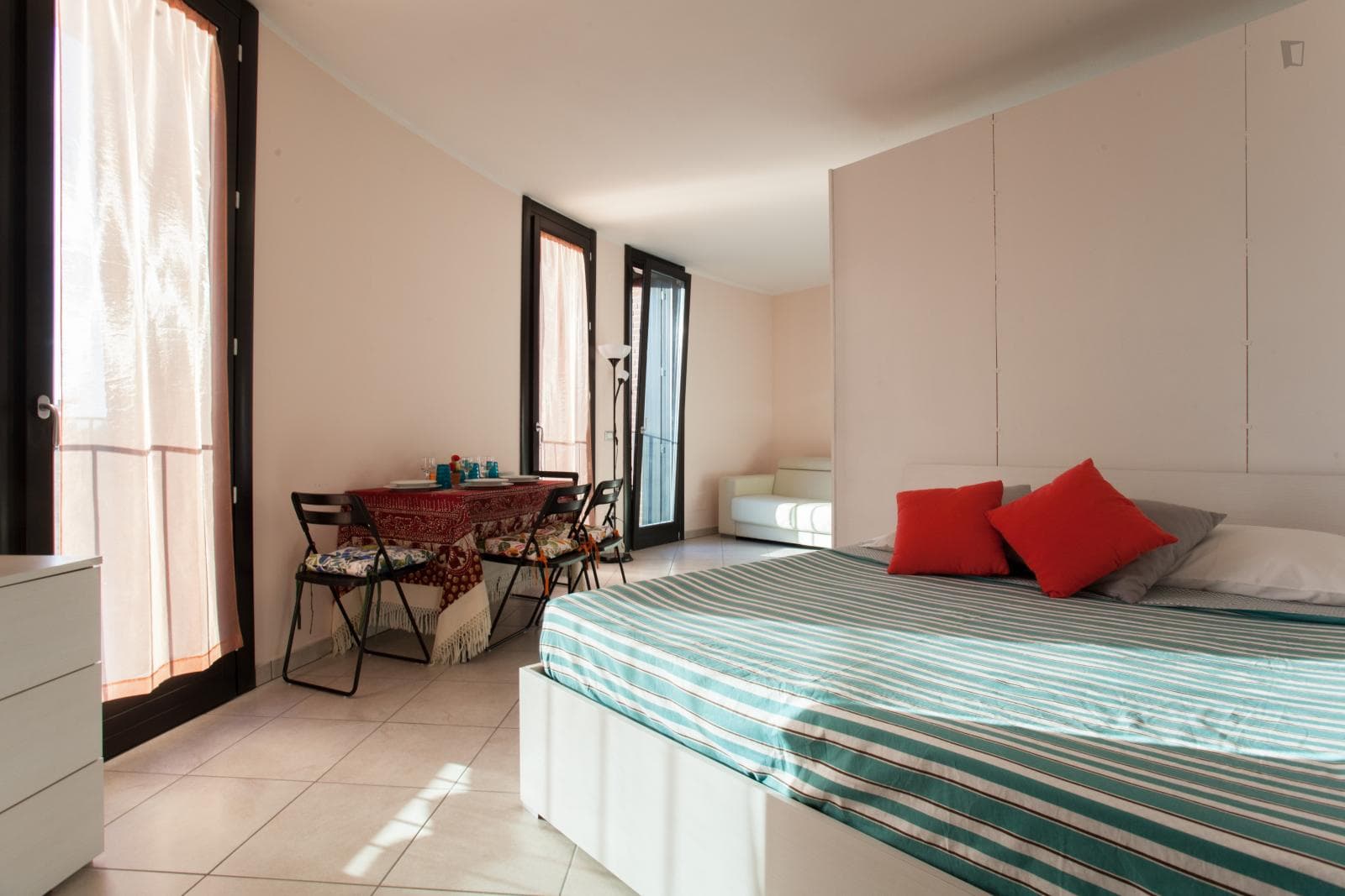 Cool 1-bedroom apartment in San Siro photo 1
