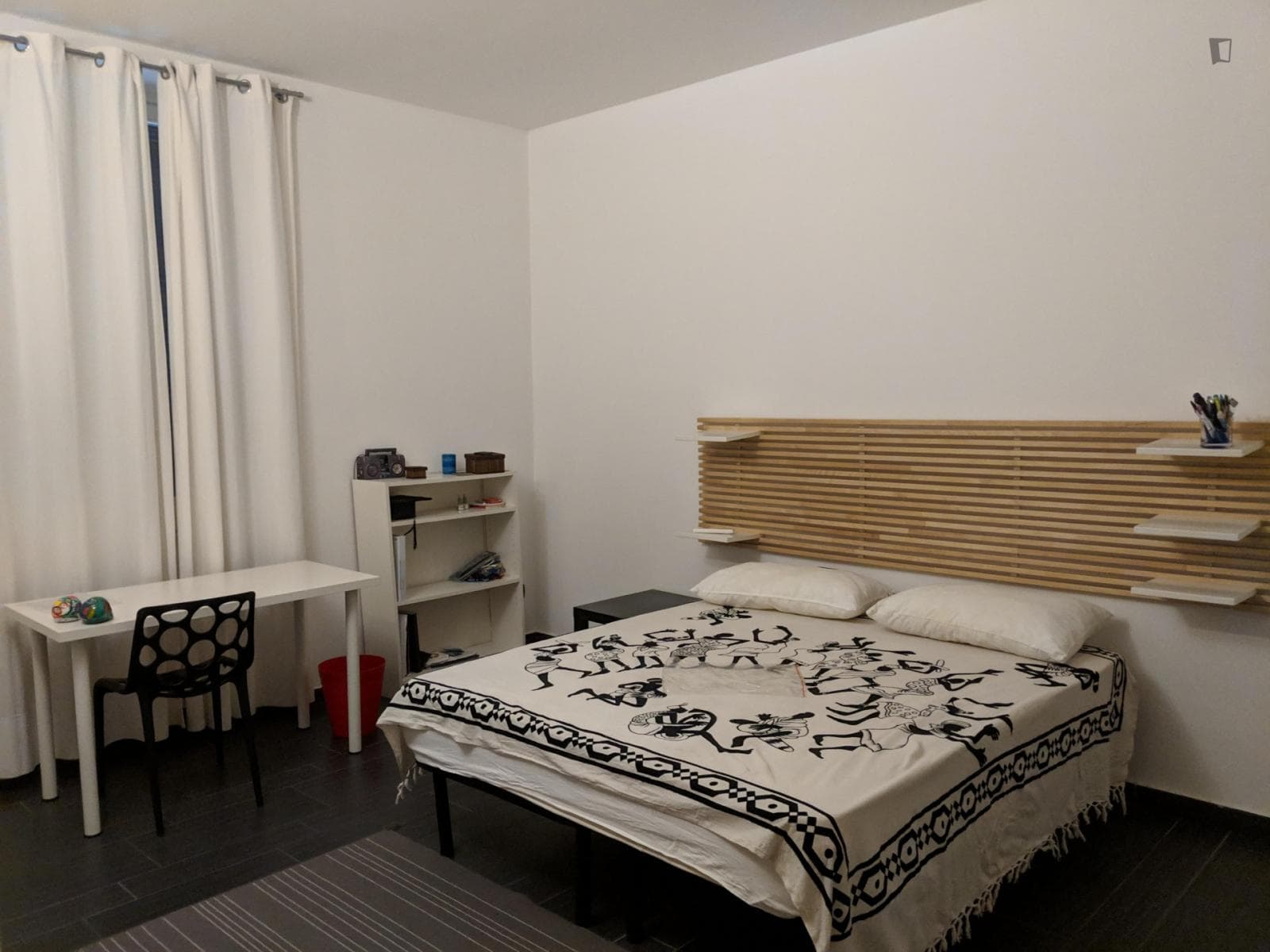 Double bedroom in fully furnished apartment within a 10 minute walk to Università Bocconi photo 1