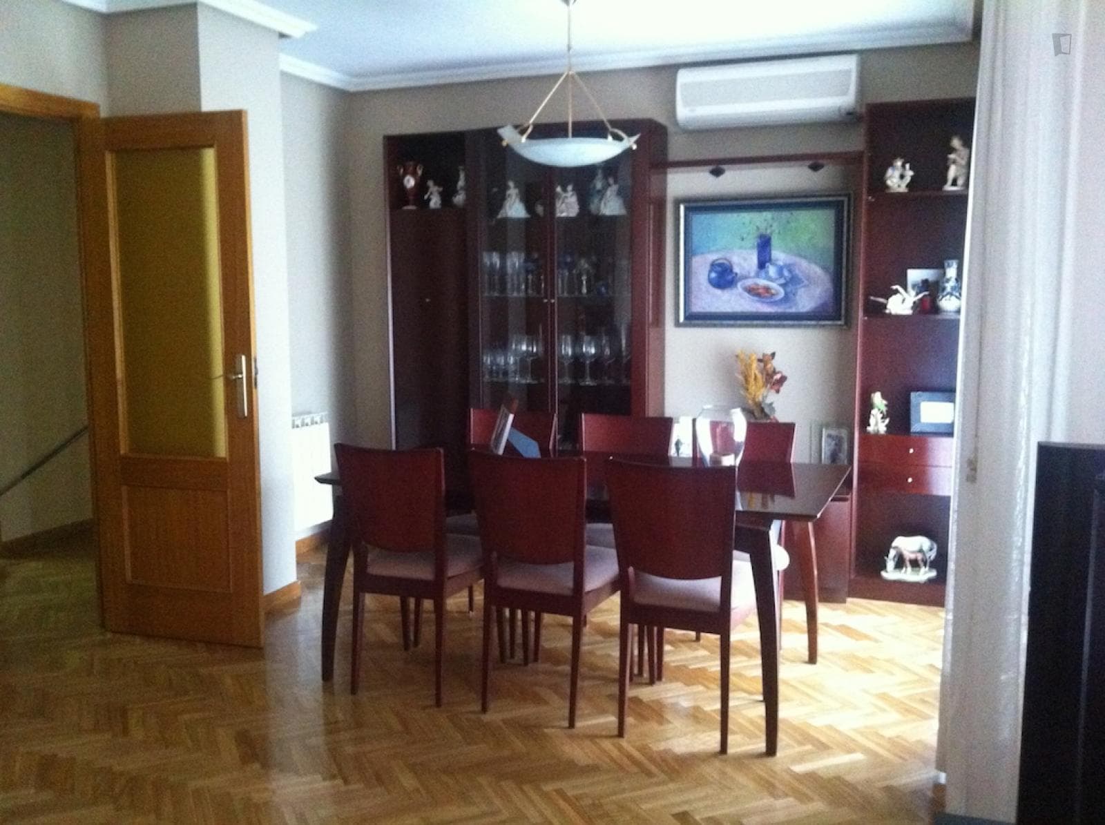 Friendly and spacious 4-bedroom apartment photo 1