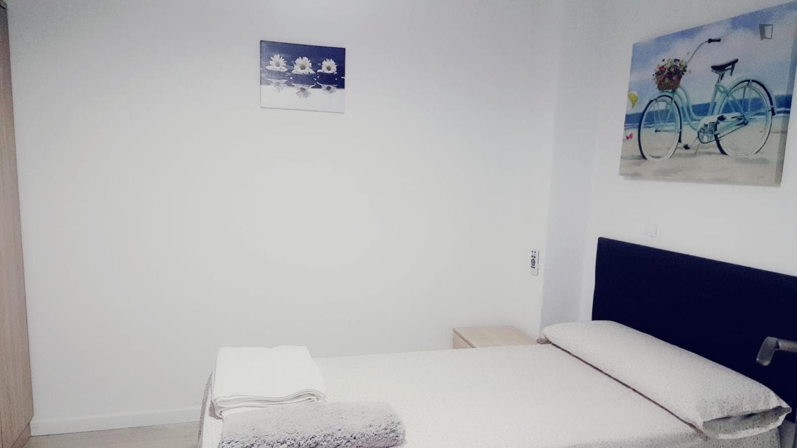 Single bedroom in a 3-bedroom ground floor house 5 min walking from UCAM University photo 1