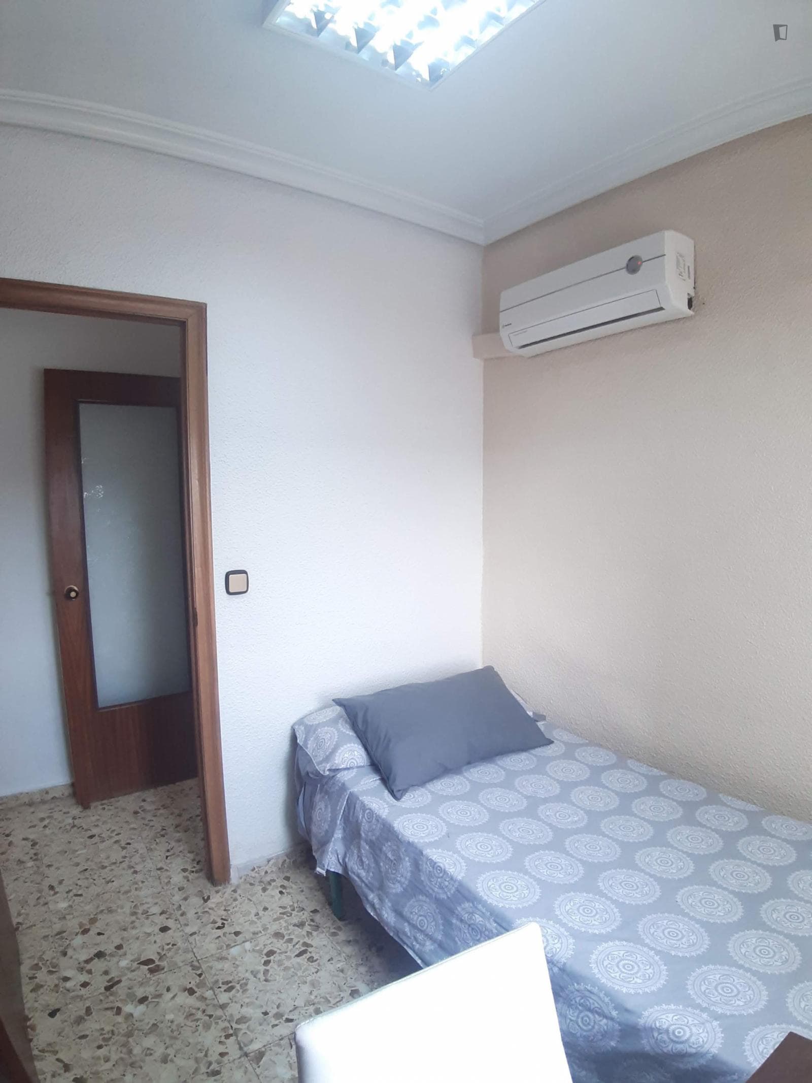 Nice single bedroom in a 4-bedroom flat, in the centre of Murcia photo 1
