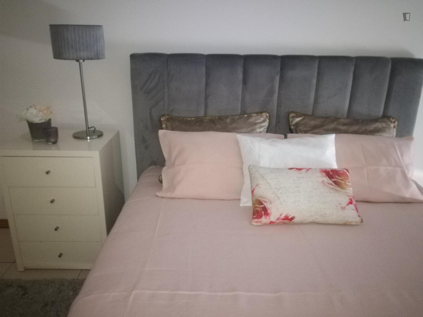 Decent double bedroom with balcony next to Braga Parque photo 1