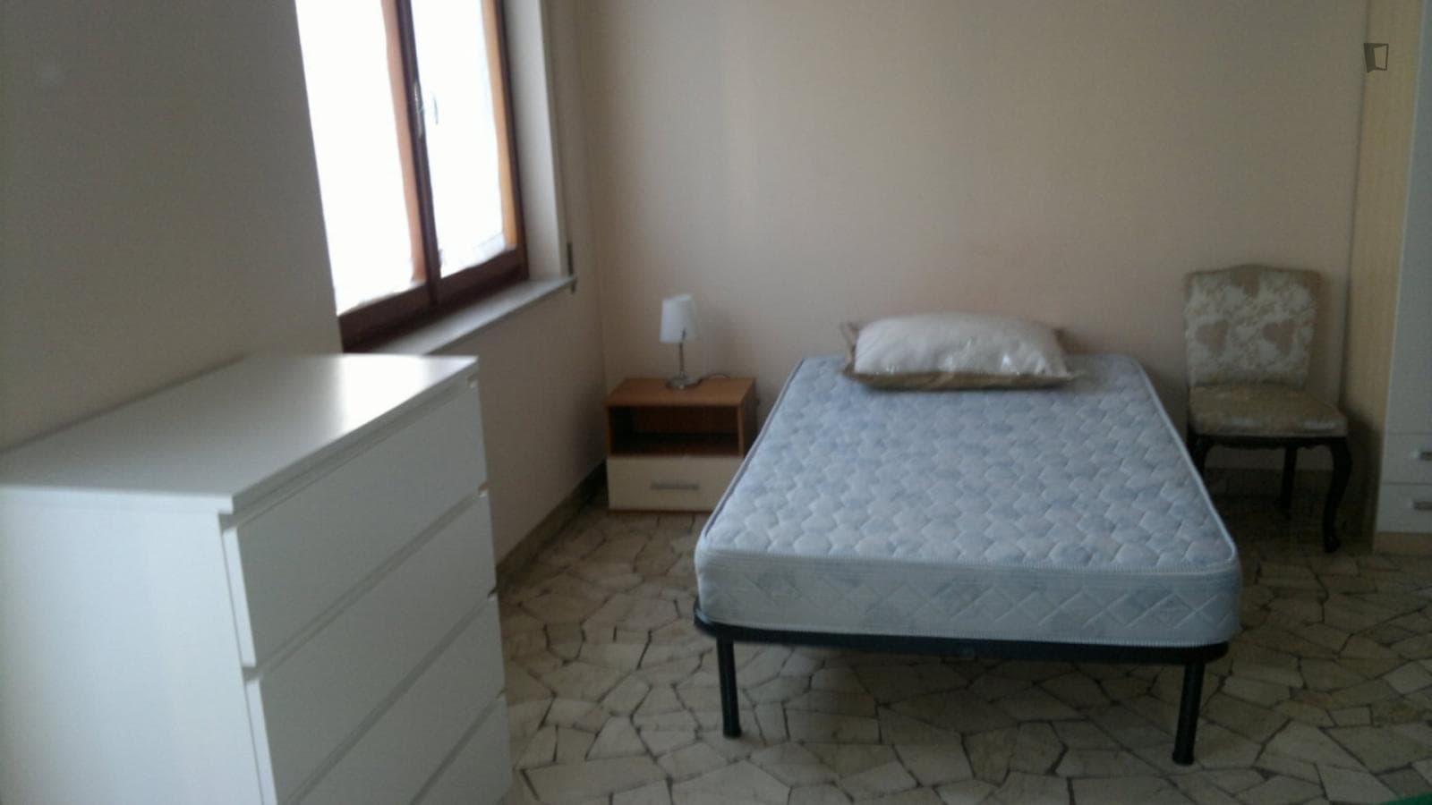 Single bedroom in a 4-bedroom apartment near Piazza Università photo 1