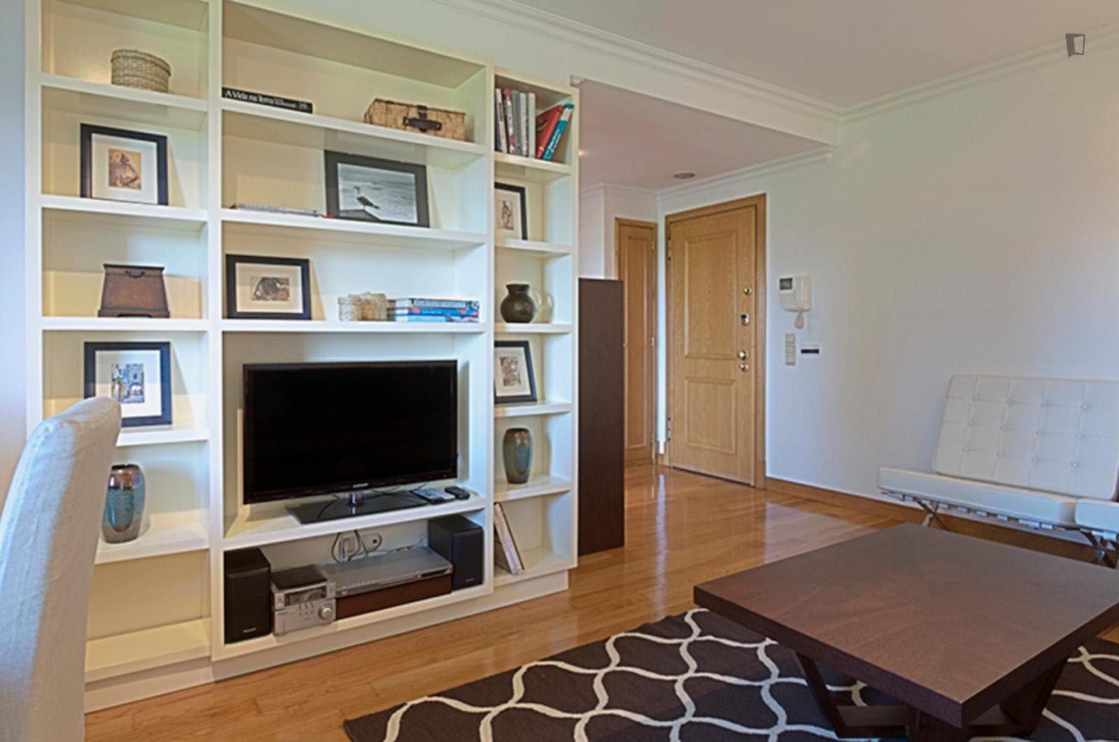 Alluring 1-bedroom apartment near Saldanha metro station photo 1