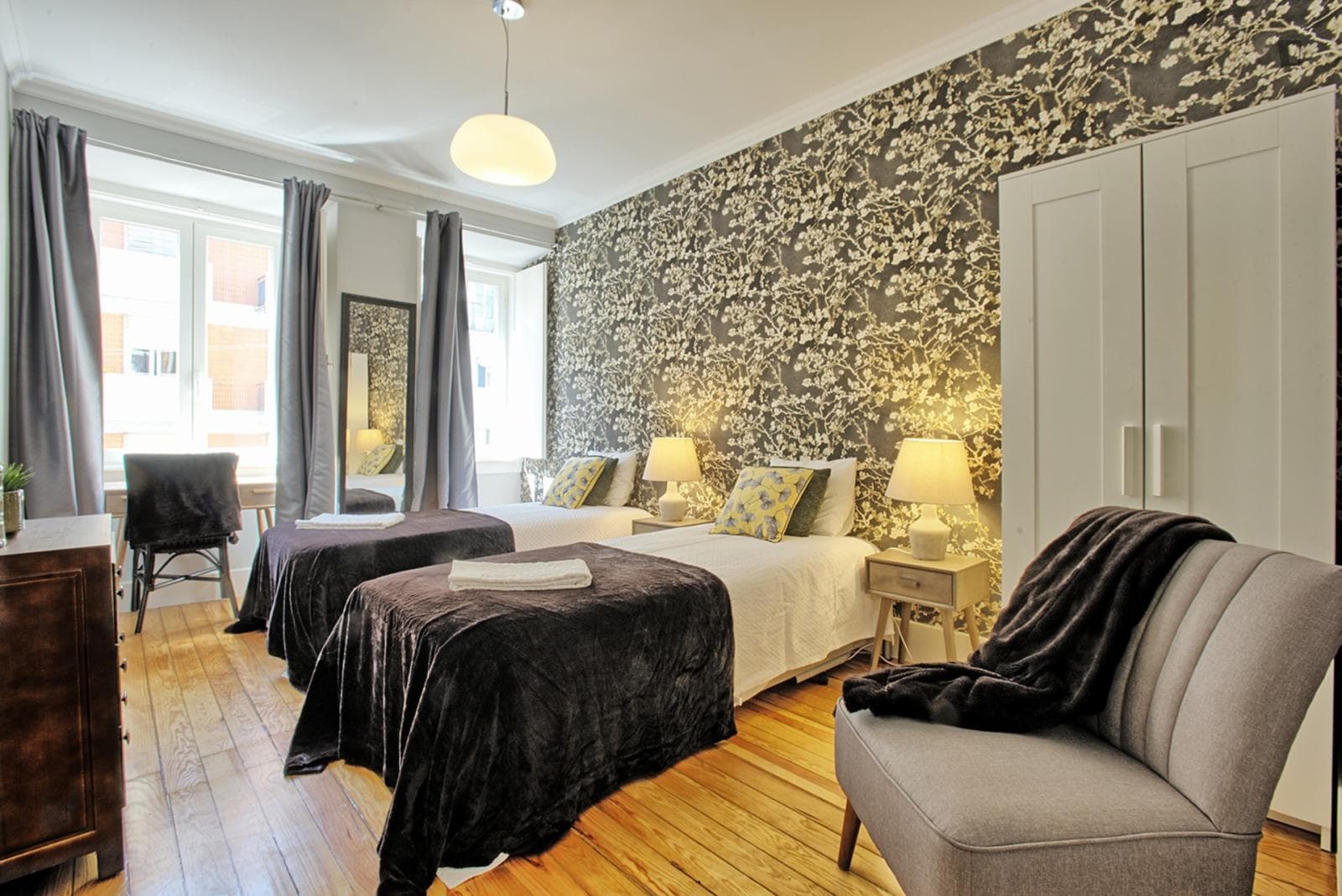 Snug 5-bedroom apartment near Anjos metro station photo 1