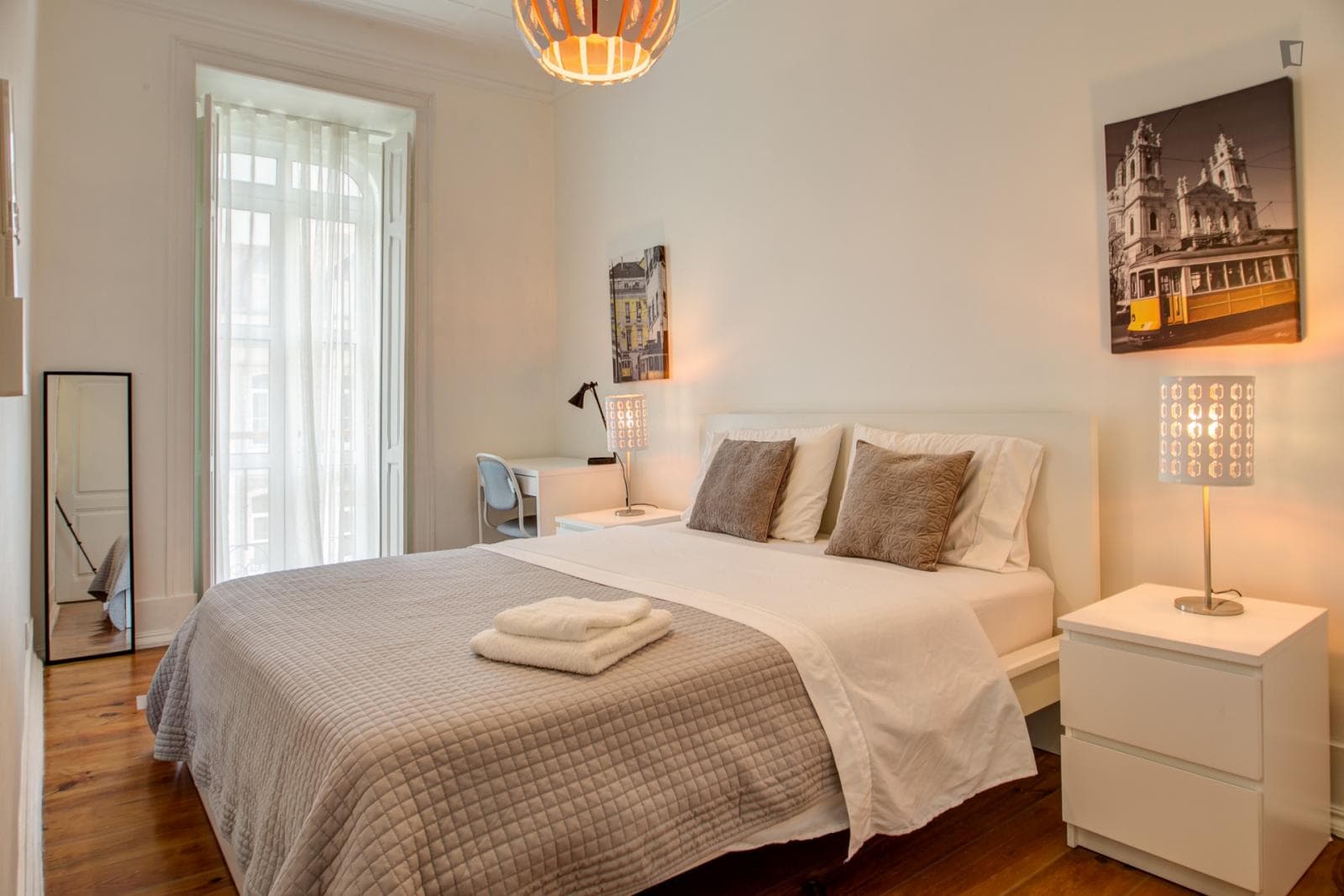 Bedroom with queen size bed in Picoas photo 1