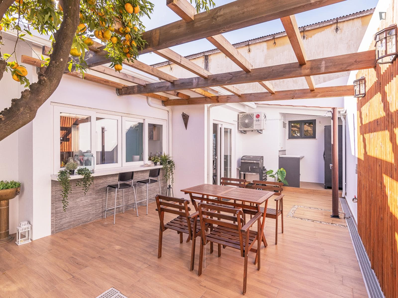 Modern 2 bedroom apartment close to Nova Medical School photo 1