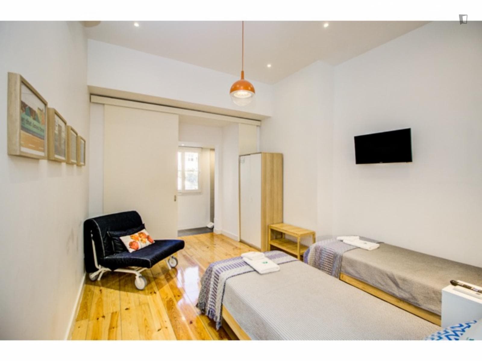 Big Studio in Alcântara, next to LX Factory, transports and several services photo 1