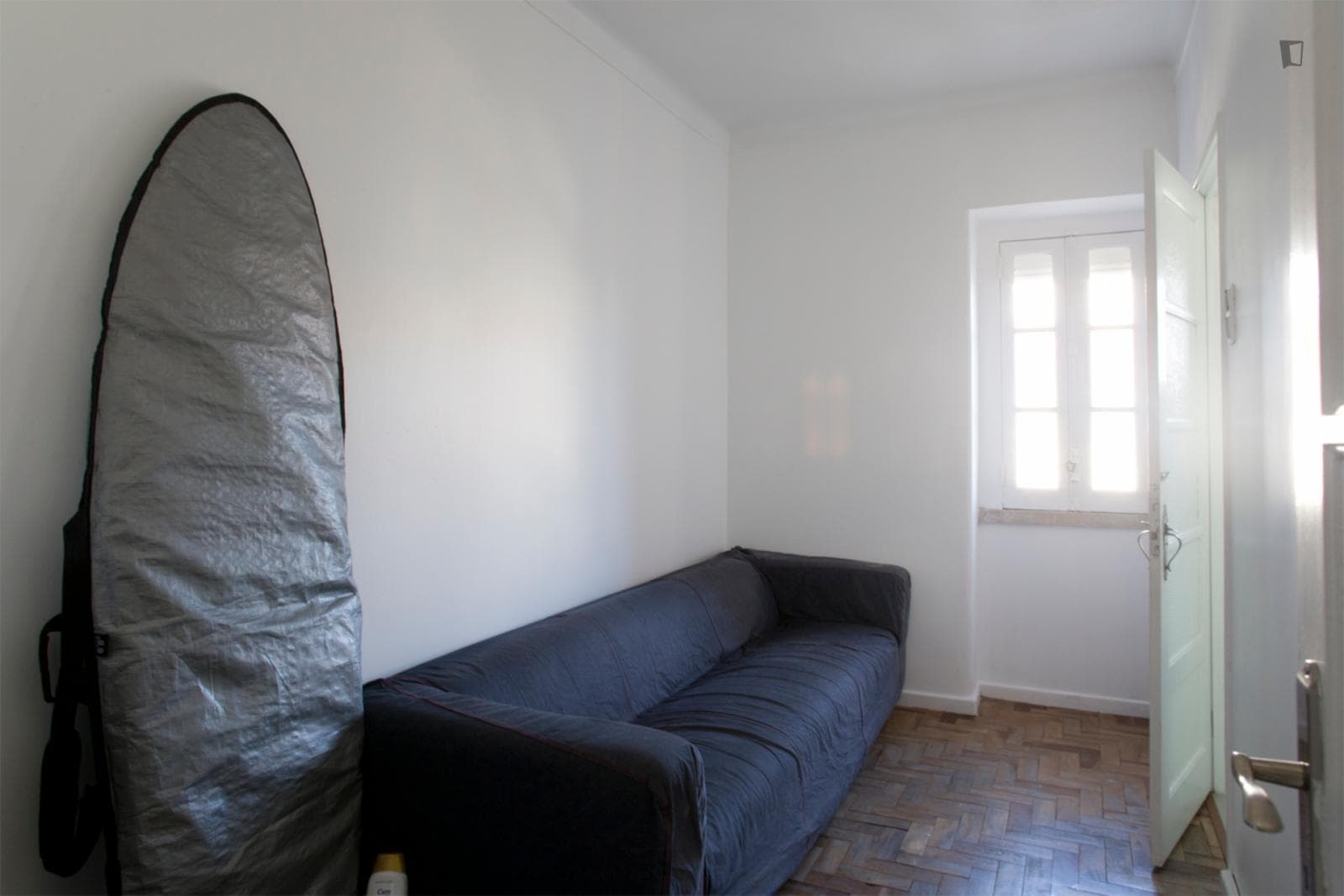 Double bedroom in a 7-bedroom apartment near Anjos metro station photo 1