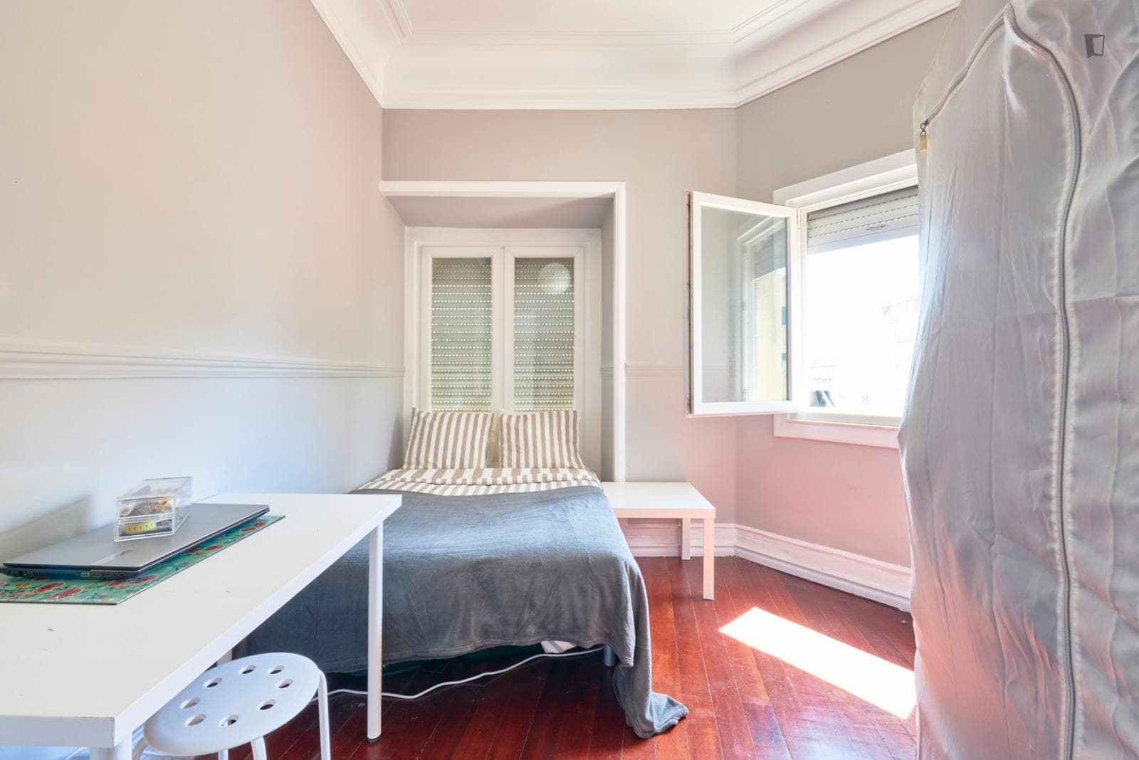 Lovely double bedroom near Instituto Superior Técnico photo 1