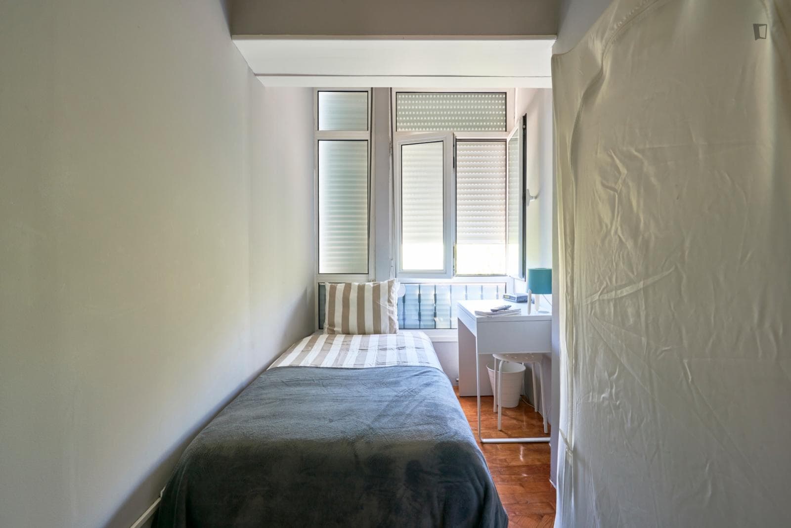 Cute single bedroom near Amadora Este metro station photo 1