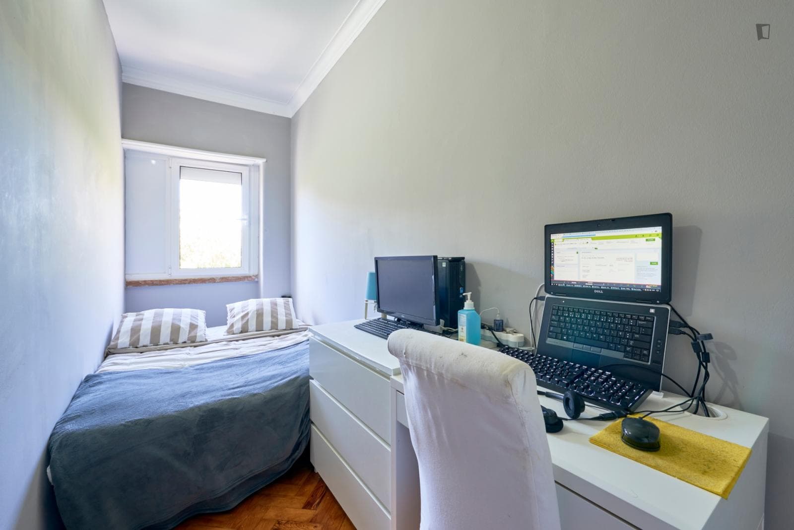 Incredible double bedroom near Amadora Este metro station photo 1