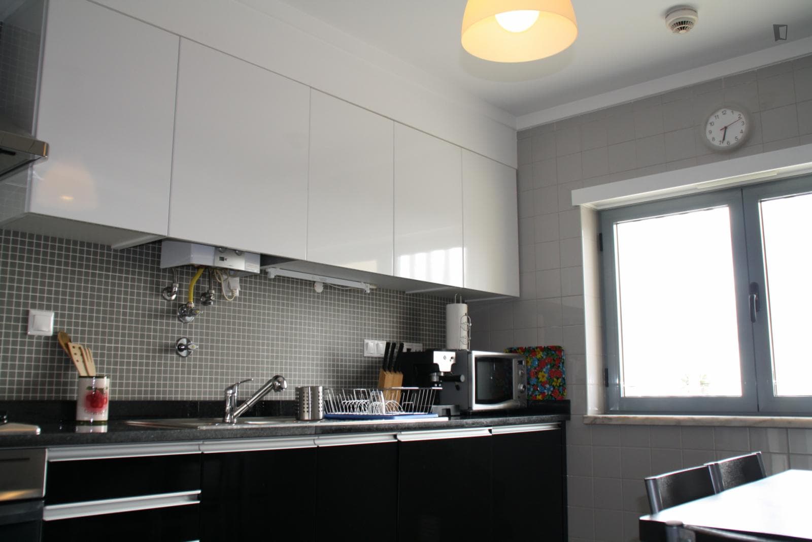 Cool single bedroom in Caparica, near Escola Superior Egas Moniz photo 1