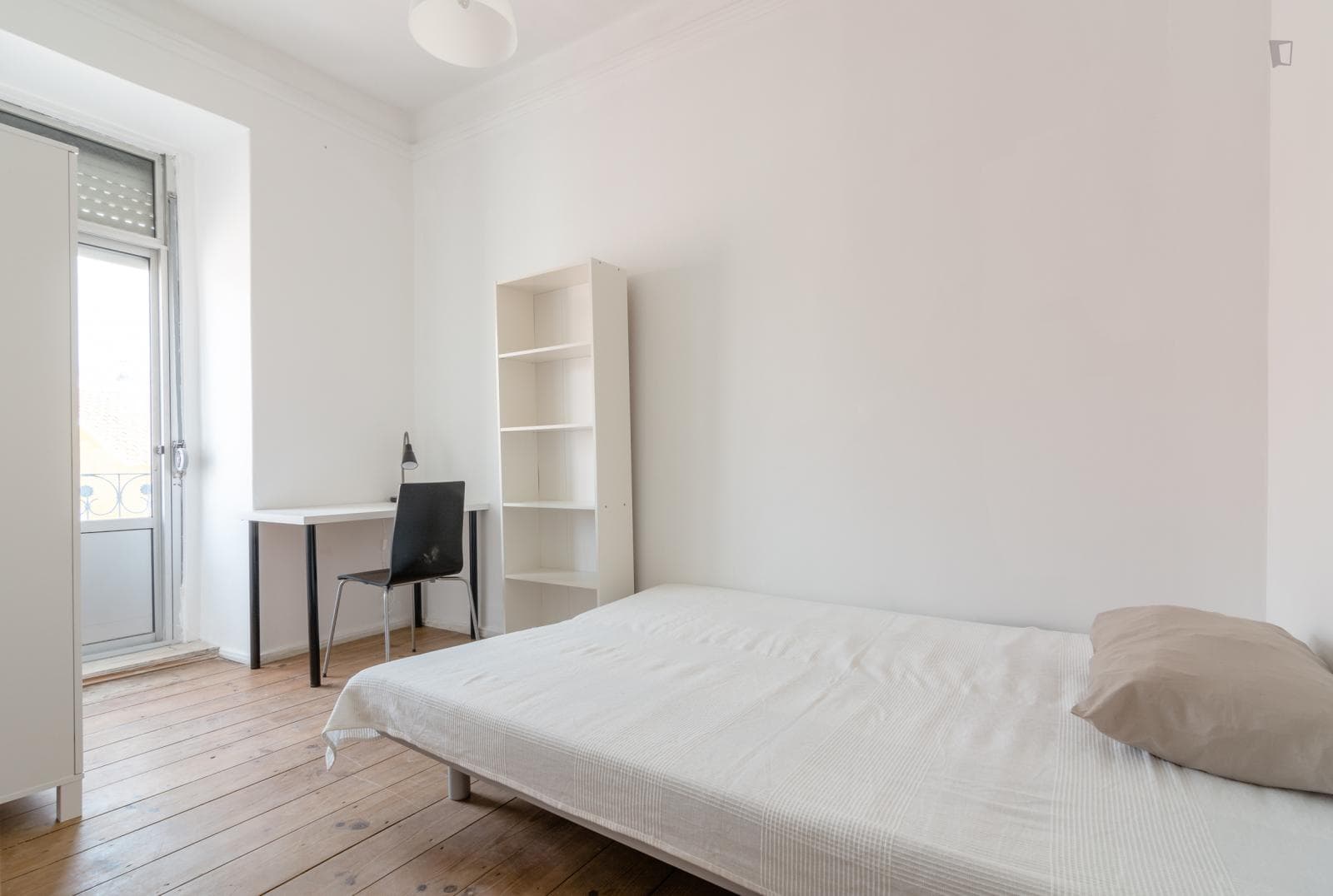 Homely double bedroom in Arroios, near Instituto Superior Técnico photo 1