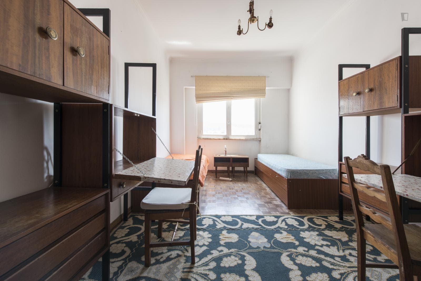 Pleasant twin bedroom close to Colégio Militar/Luz metro station photo 1