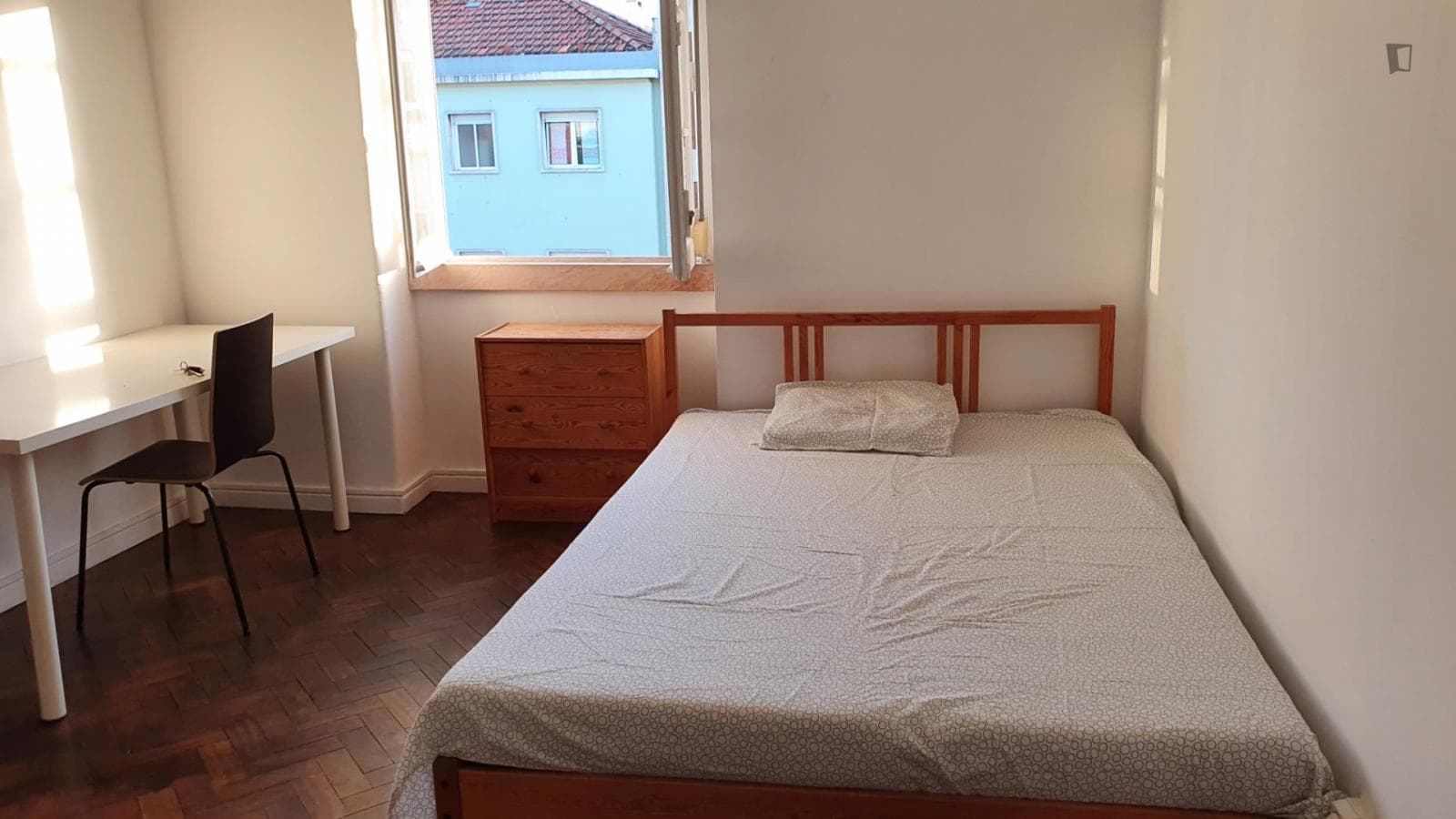 Homely double ensuite bedroom in a 7-bedroom apartment near IST photo 1