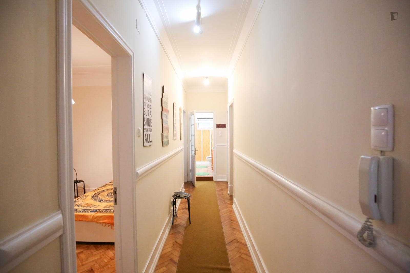 Single bedroom, with balcony, in 6-bedroom apartment photo 1