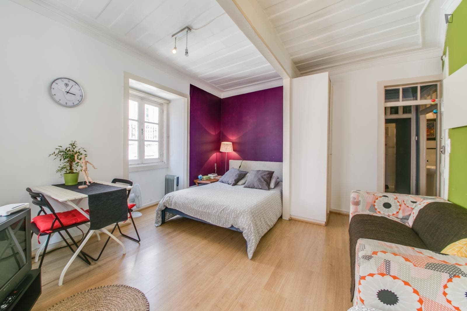 Bright and comfy studio in trendy Bairro Alto photo 1