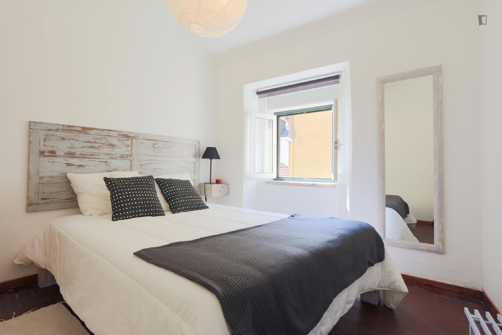Cozy 40m2 duplex apartment in historical Ajuda. 2 Pax. Nice pateo photo 1