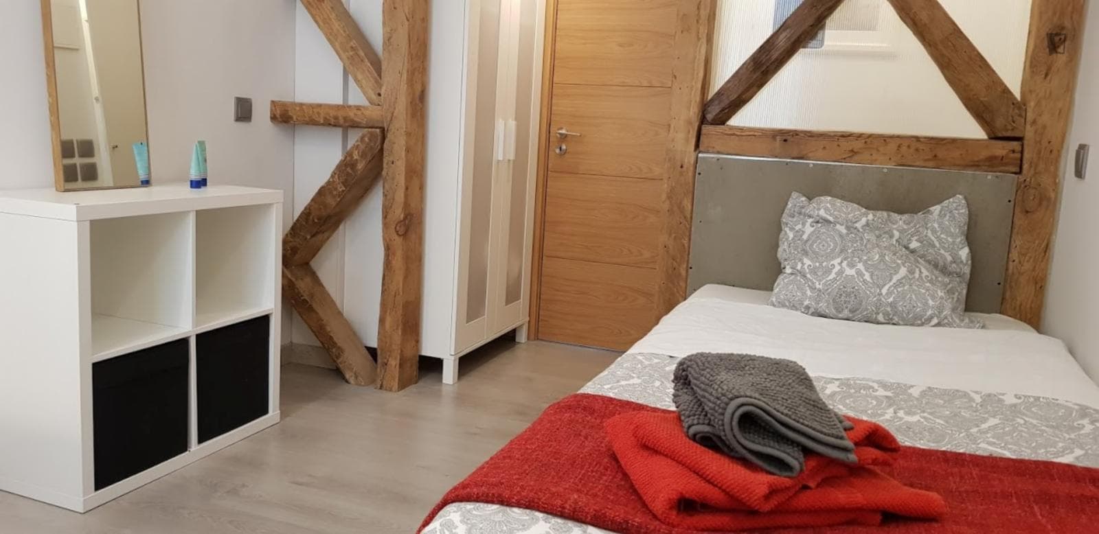 Charming single ensuite bedroom in Baixa photo 1