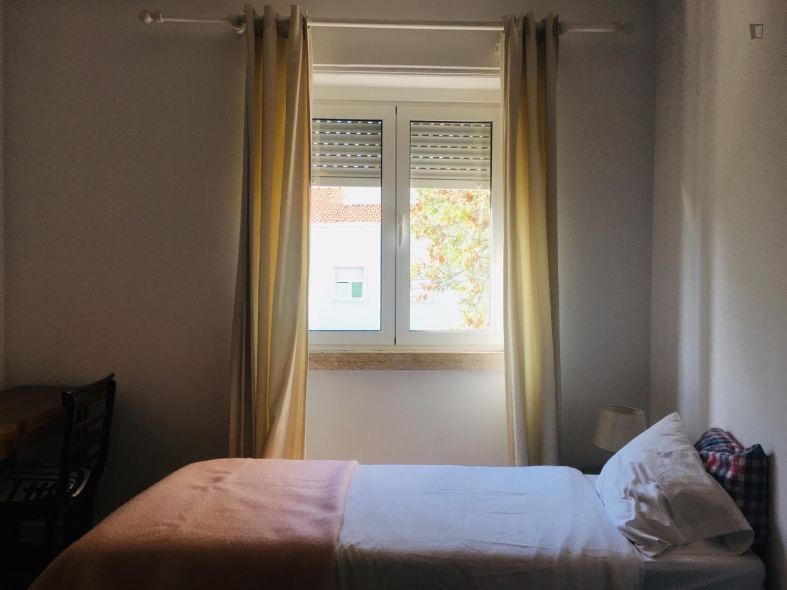 Nice and central single bedroom in Lisbon photo 1