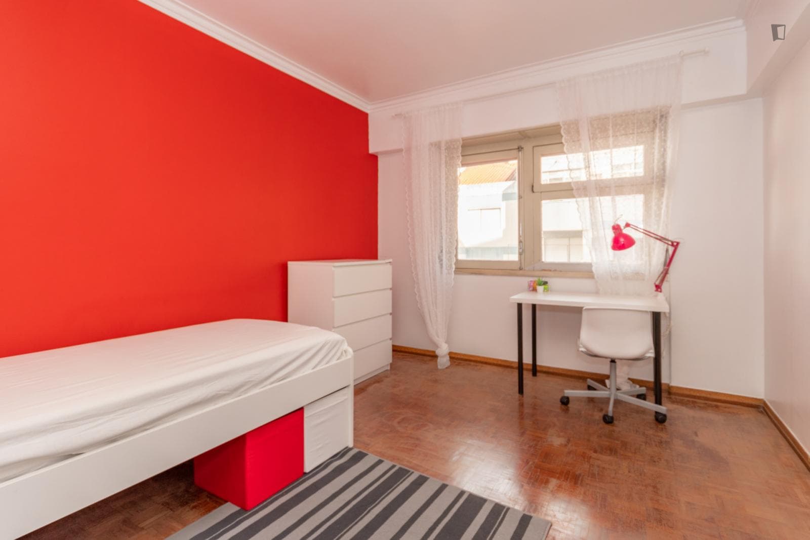 Comfy single bedroom in Póvoa de Santo Adrião photo 1