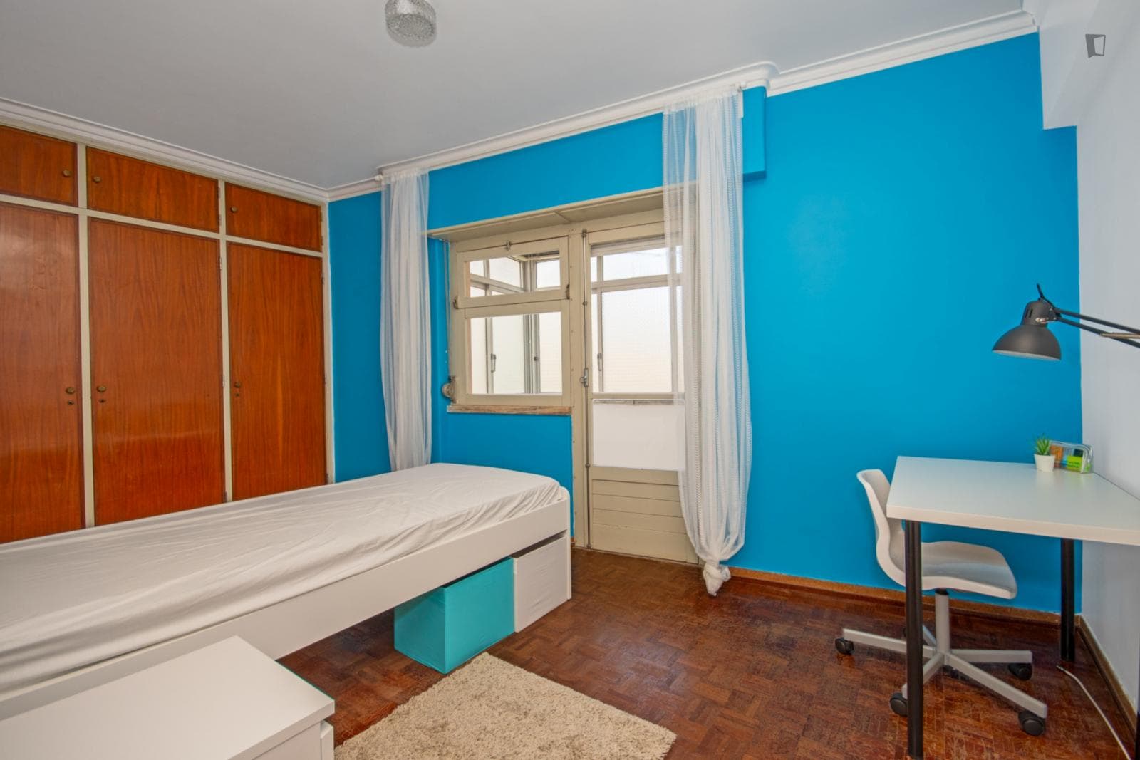 Homely single bedroom in Póvoa de Santo Adrião photo 1