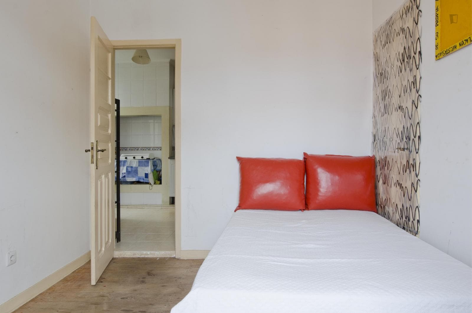 Single bedroom in historic Mouraria photo 1