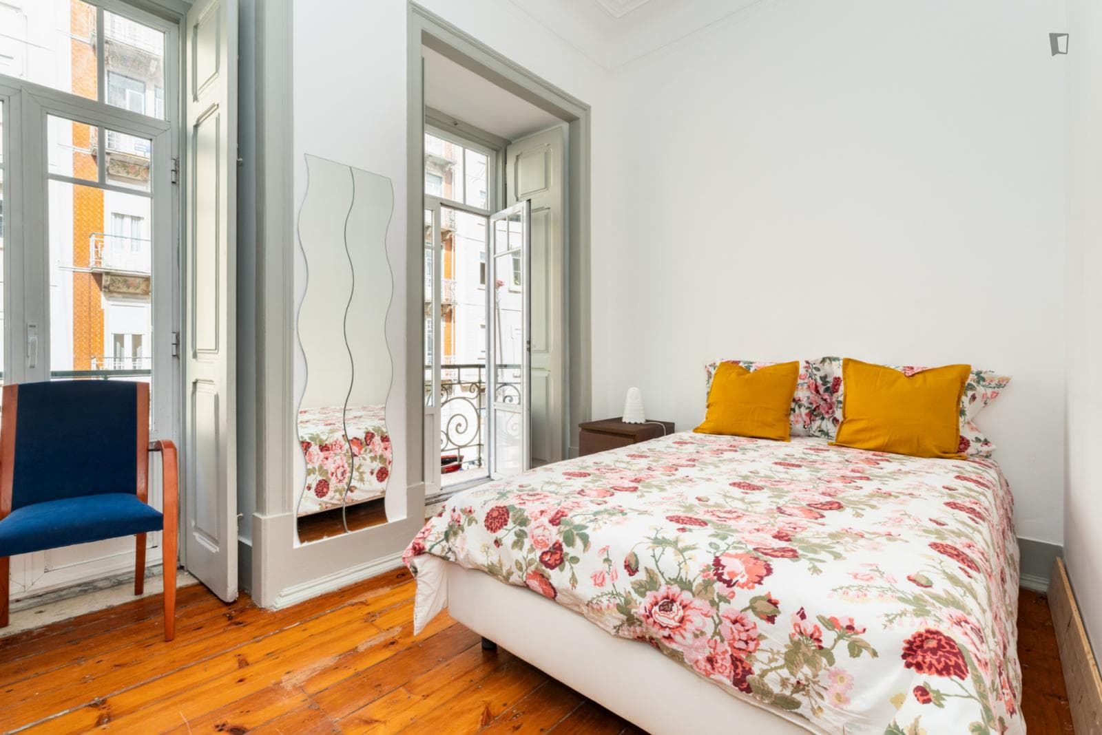 Lovely double bedroom with a balcony, in Arroios photo 1