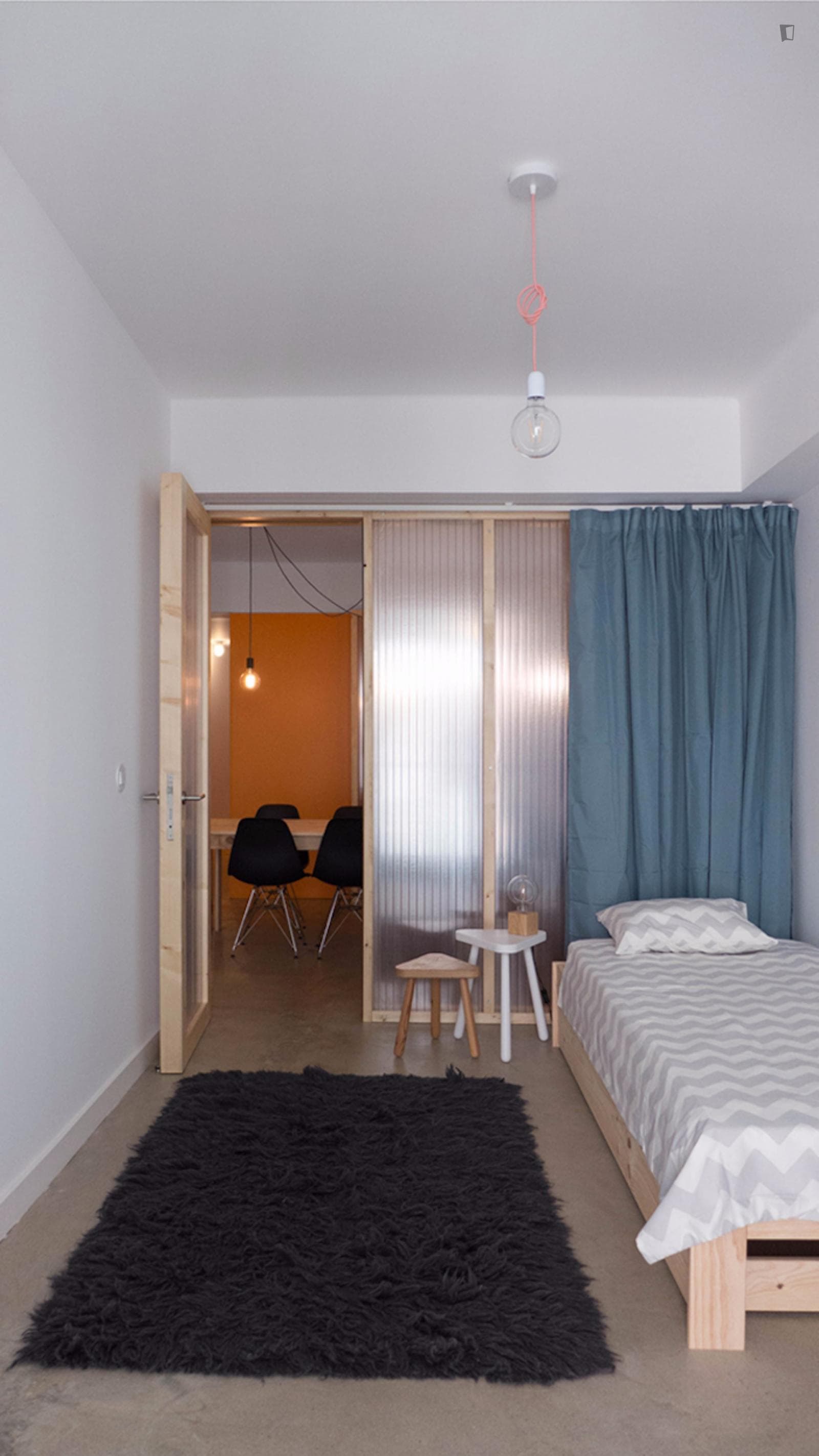 Bright bedroom in a cool flat in the heart of Bairro Alto photo 1